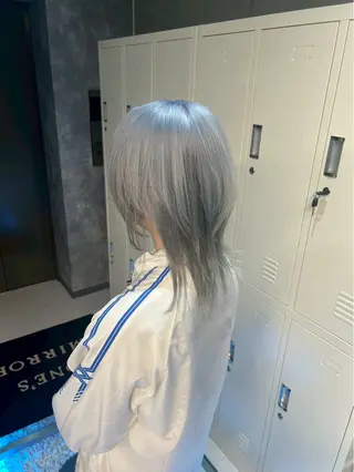 セミロング カラー 🌈推し活ハイトーン 💫荒川結星のヘアスタイル