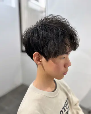 ショート メンズ OKADA/メンズ /カット/眉/縮毛のヘアスタイル