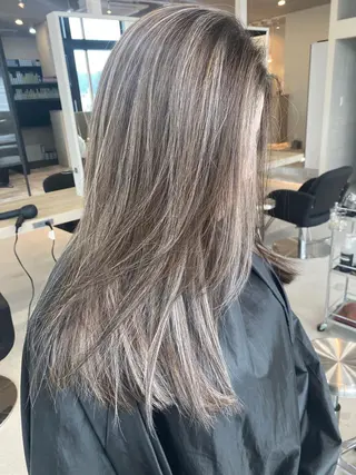 セミロング カラー パーマ ヘアアレンジ ネイル マツエク・マツパ アイブロウ 井上 一平のヘアスタイル