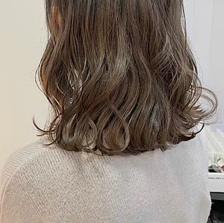 ミディアム カラー 滝本 里実のヘアスタイル