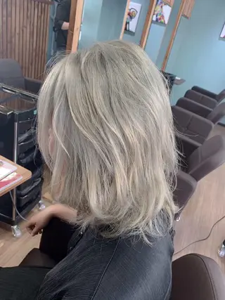 ロング カラー 薬師寺 優のヘアスタイル