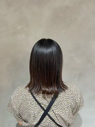 ミディアム 切りっぱなしボブ/ 艶カラー/綾莉のヘアスタイル