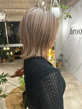 ミディアム カラー broocH 清水 駿【デザインカラー】のヘアスタイル