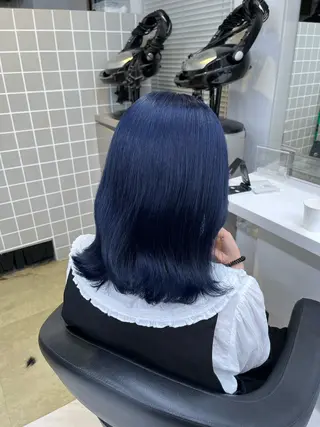 セミロング 寒色/ベージュヘア ブリーチありMiOのヘアスタイル