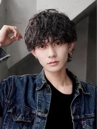 ショート パーマ ＋〜ing所属・高橋 尚也のヘアスタイル