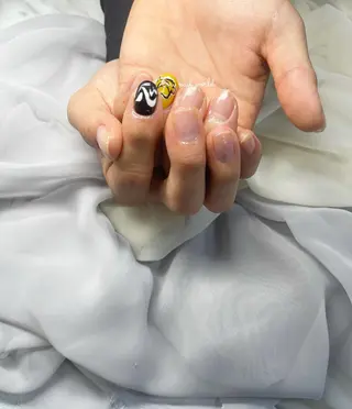 ネイル 𝐠𝐨𝐫𝐢 𝐧𝐚𝐢𝐥のネイルデザイン