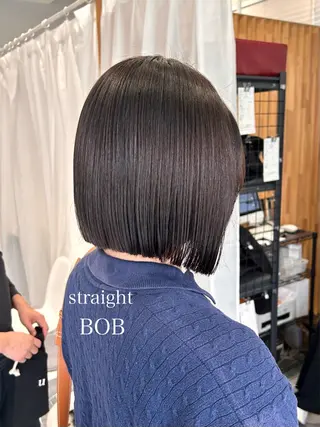 ショート カラー ぱつっとボブ/ 小野あかねのヘアスタイル