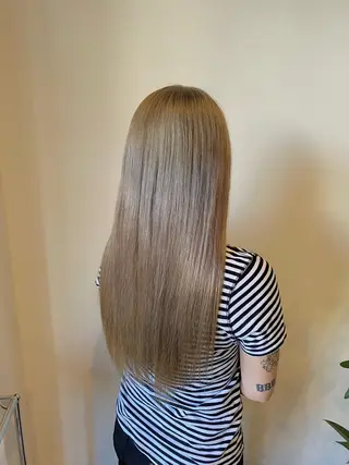 ロング カラー Ludwig AIRIのヘアスタイル