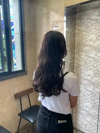 ロング カラー 🌟小顔レイヤー× 赤み消し透明感カラーのヘアスタイル