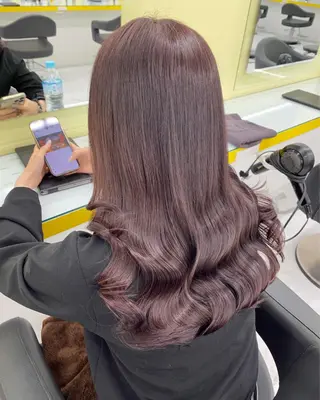 ロング カラー パーマ ヘアアレンジ メンズ キッズ ネイル マツエク・マツパ アイブロウ 🐩推し活🐩 FUTABA🍒のヘアスタイル