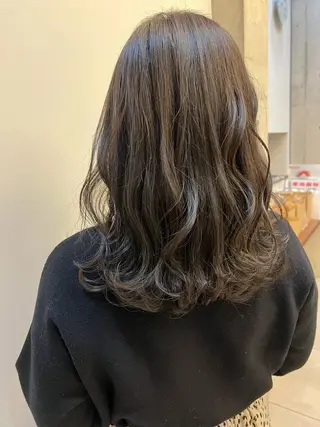 カラー 岸田莉奈/ ゆるふわ/ナチュラルのヘアスタイル