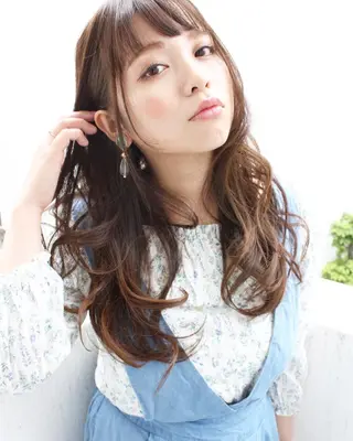 ミディアム カラー パーマ tuuli トゥーリのヘアスタイル