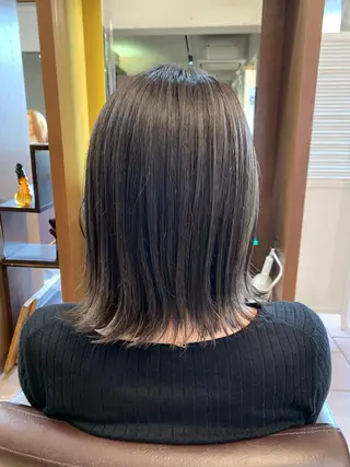 ミディアム カラー 菅野 美咲のヘアスタイル