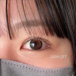 マツエク・マツパ ｢韓国風カラー ｣サナのヘアスタイル