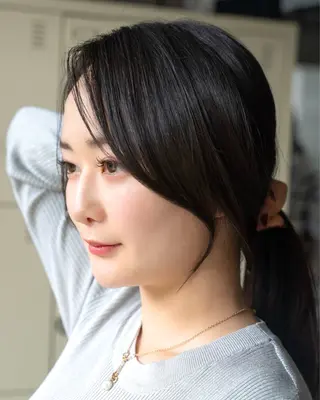 ロング レイヤーカット/ 前髪顔周りカットのヘアスタイル