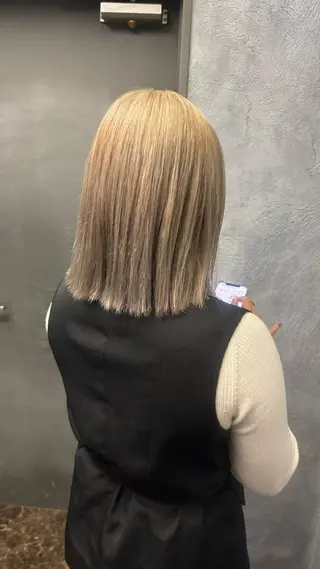 ミディアム カラー Graphy  札幌所属・🐺ﾅｶﾑﾗ ﾓﾓｶのヘアスタイル