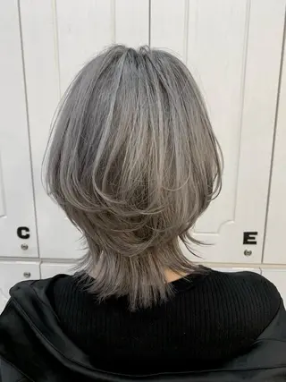 ミディアム カラー T つぐみのヘアスタイル