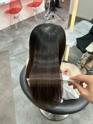 莉乃/縮毛矯正/髪質 改善/艶カラーのヘアスタイル