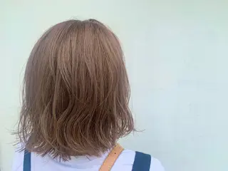 ミディアム カラー 鶴田 瑠奈のヘアスタイル