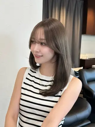 セミロング 🎀透明感カラー 𝐂𝐇𝐈𝐒𝐀のヘアスタイル