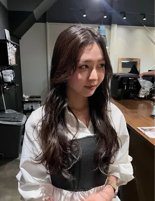 ロング miyabi🌙 大阪／梅田ヘアカラーのヘアスタイル
