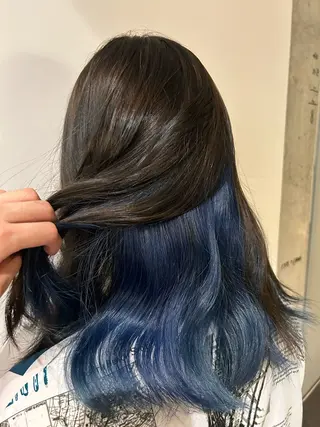 セミロング カラー 🌊インナーカラー 🐬櫻井海星のヘアスタイル