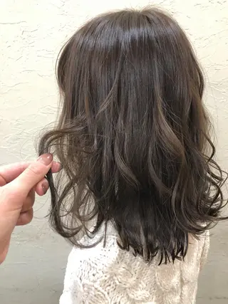 セミロング カラー ENIF ヤマグチアツコのヘアスタイル