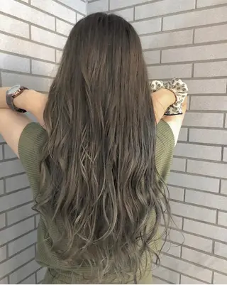 ロング カラー 中村 よしひでのヘアスタイル