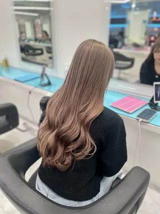ロング カラー モテ髪ハイトーン🫧 serina🎀池袋のヘアスタイル