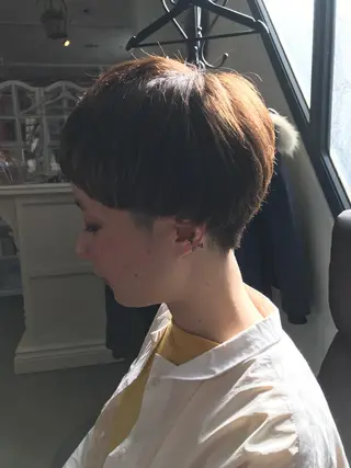 ショート カラー ヘアアレンジ マエダ カズエ🫶 coronahairのヘアスタイル