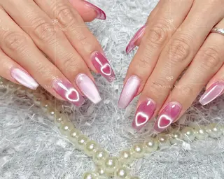 ネイル 🦋 Queenieのネイルデザイン