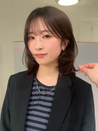 ミディアム 顔まわりカット/透け カラー/Memi🎀のヘアスタイル