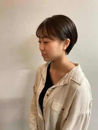 ショート 顔まわりレイヤー デザインカットのヘアスタイル