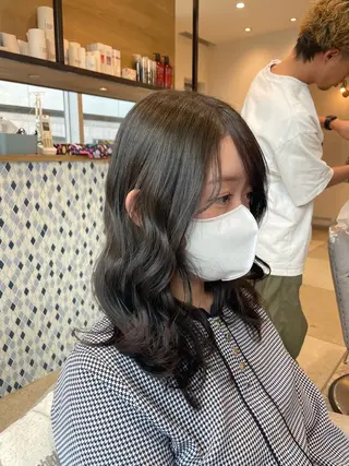 セミロング カラー 立川・くびれミディ 旬なデザインカラーのヘアスタイル