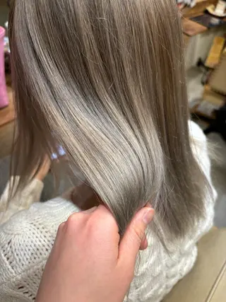 カラー 西田 莉緒のヘアスタイル
