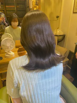 ミディアム カラー AYANO ／レイヤー／オリーブのヘアスタイル