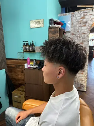 メンズ hair CROWN所属・メンズ特化型美容師 髙橋玲生/フェードのヘアスタイル