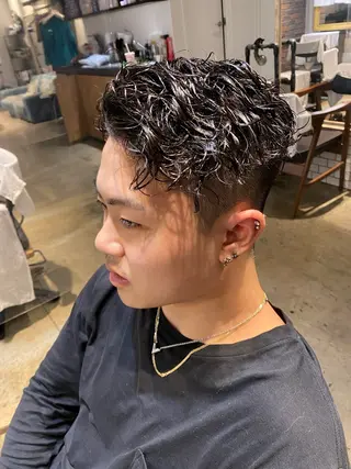 ショート パーマ メンズ 鈴木 隆威のヘアスタイル