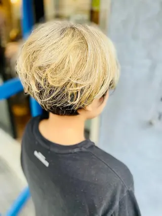 ショート カラー パーマ 和泉 沙綾のヘアスタイル