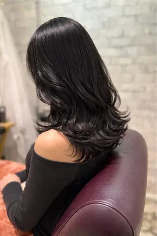 セミロング 縮毛矯正／レイヤー／ 🌼mizukiのヘアスタイル