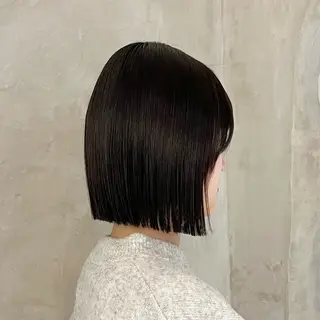 ミディアム 切りっぱなしボブ/ 艶カラー/綾莉のヘアスタイル