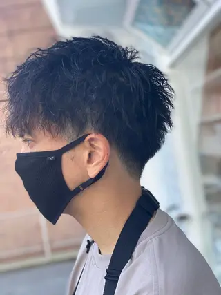 ショート パーマ メンズ 饒平名 知也のヘアスタイル