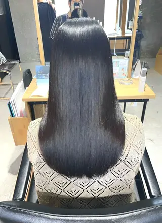 セミロング 美髪カラー✨本間 貴広のヘアスタイル