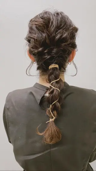 セミロング ヘアアレンジ ヨシモトリョウ 髪質改善/美髪のヘアスタイル