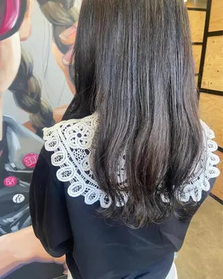 ロング カラー パーマ ヘアアレンジ メンズ キッズ ネイル マツエク・マツパ アイブロウ 久木原 ゆりのヘアスタイル