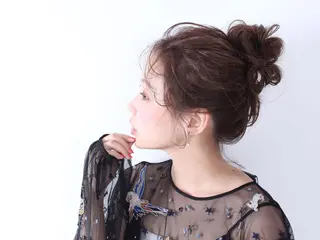 セミロング カラー ヘアアレンジ 具志 真理子のヘアスタイル