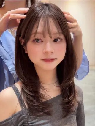 ミディアム 韓国風レイヤーカラー ライムのヘアスタイル