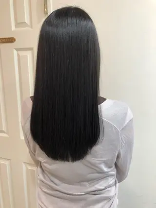 ロング MIOベージュカラー 柔らかいカラーのヘアスタイル