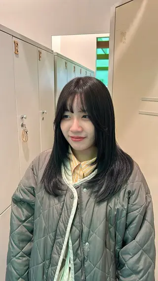 セミロング Hiiro/海外ヘア /レイヤーカットのヘアスタイル