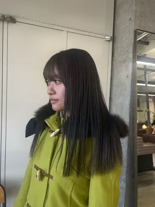 ロング 愛加ブリーチ・ レイヤー・パーマのヘアスタイル